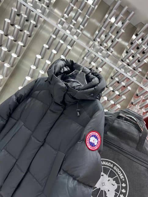 CANADA GOOSE LONG PUFFER COAT – CN22