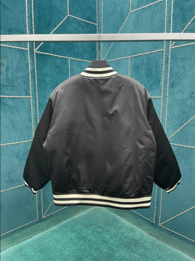 LOUIS VUITTON ‘LV LOVERS’ BLACK COAT – LVC042