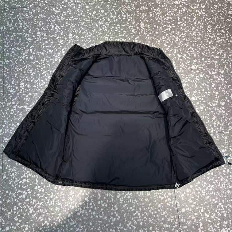 DIOR OBLIQUE SLEEVELESS DOWN JACKET – DRC012