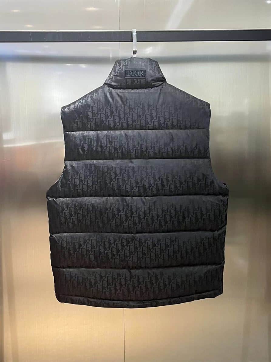 DIOR OBLIQUE SLEEVELESS DOWN JACKET – DRC012