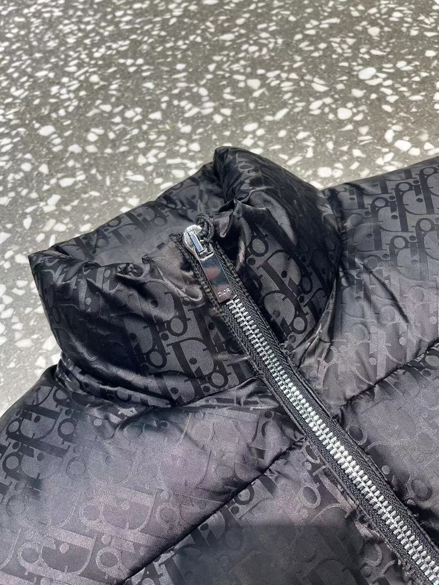 DIOR OBLIQUE SLEEVELESS DOWN JACKET – DRC012