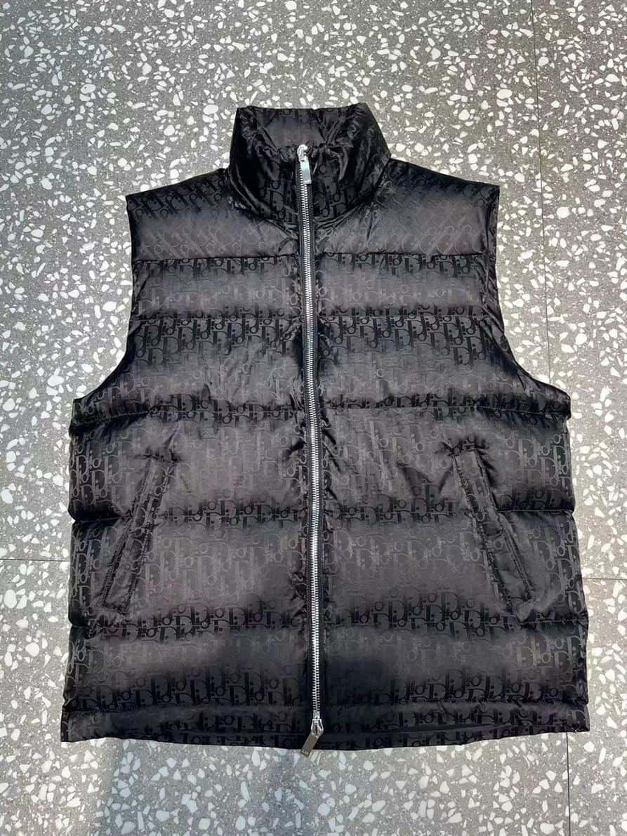 DIOR OBLIQUE SLEEVELESS DOWN JACKET – DRC012