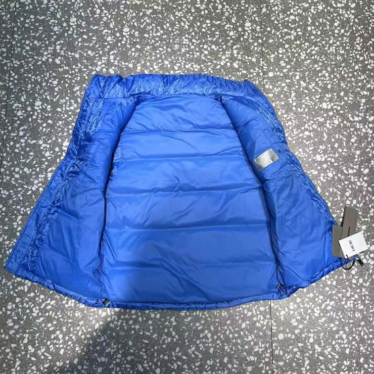 DIOR OBLIQUE SLEEVELESS DOWN JACKET – DRC013