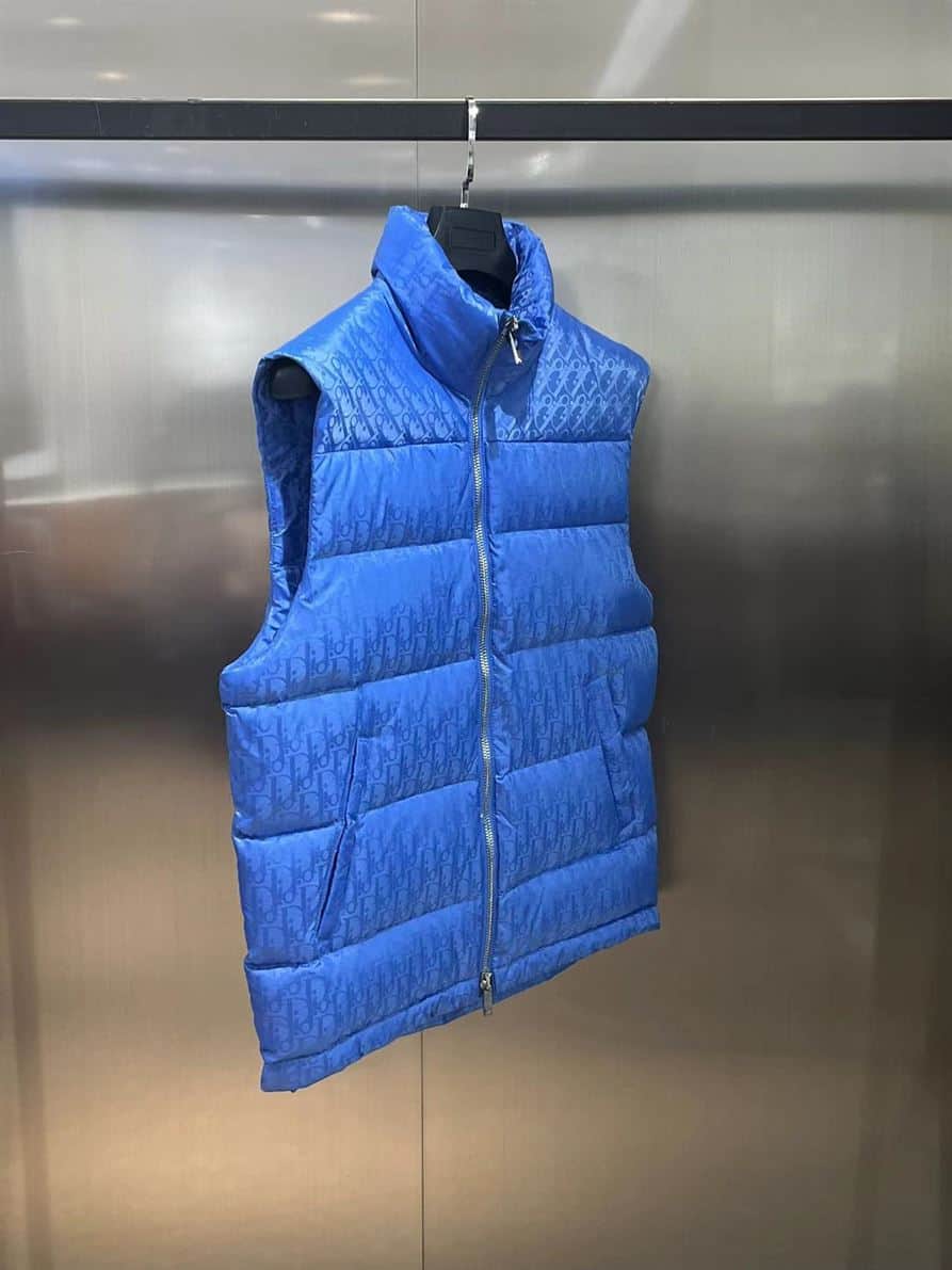DIOR OBLIQUE SLEEVELESS DOWN JACKET – DRC013