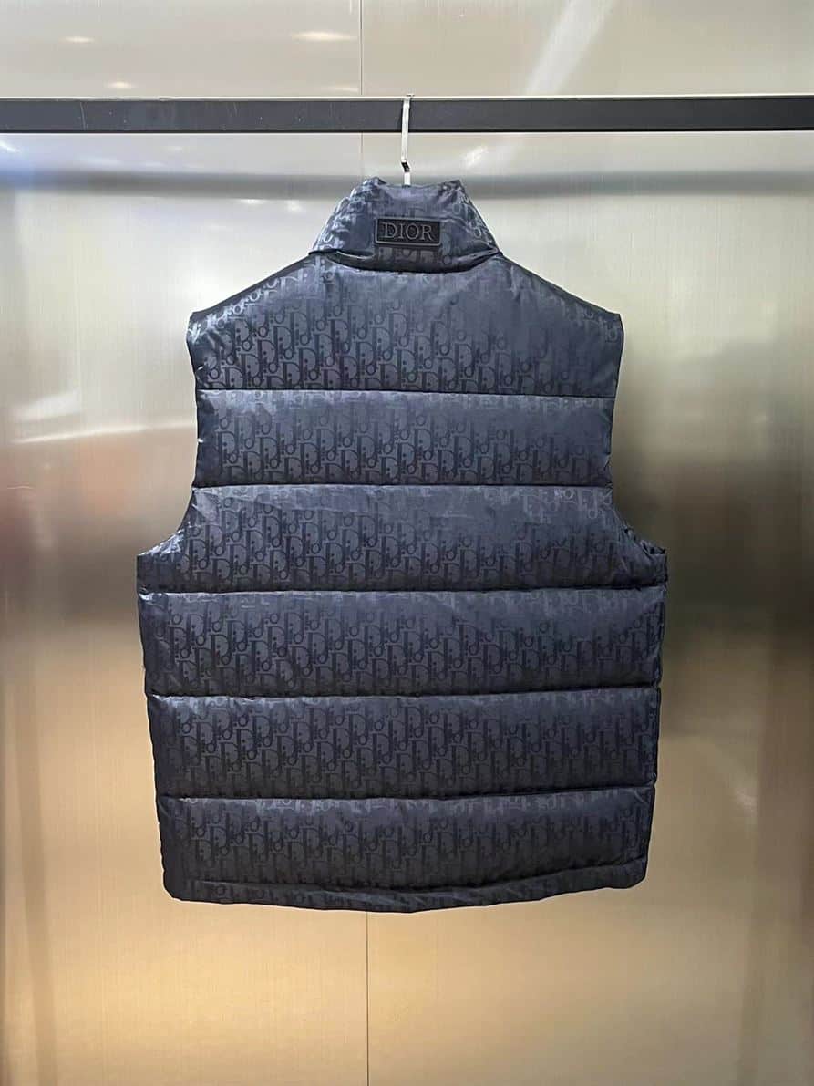 DIOR OBLIQUE SLEEVELESS DOWN JACKET – DRC014