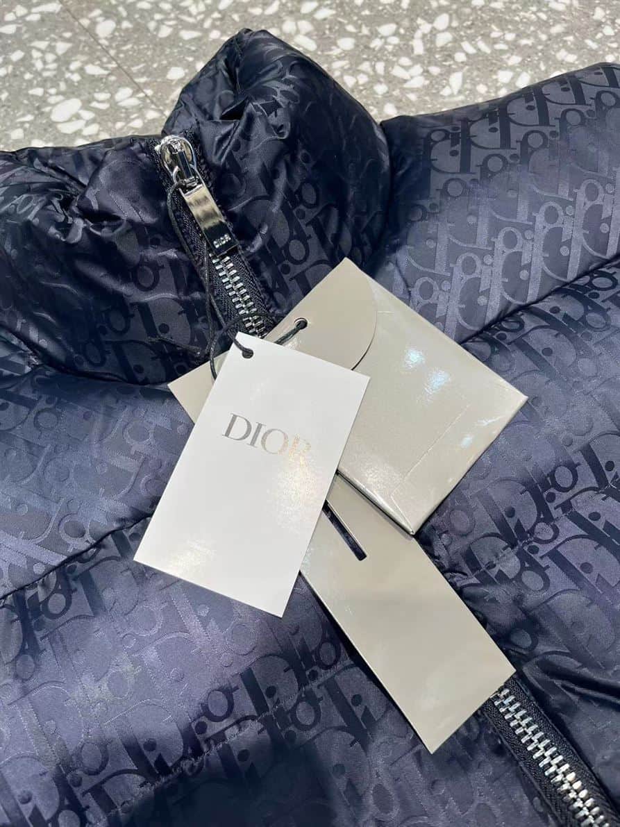 DIOR OBLIQUE SLEEVELESS DOWN JACKET – DRC014