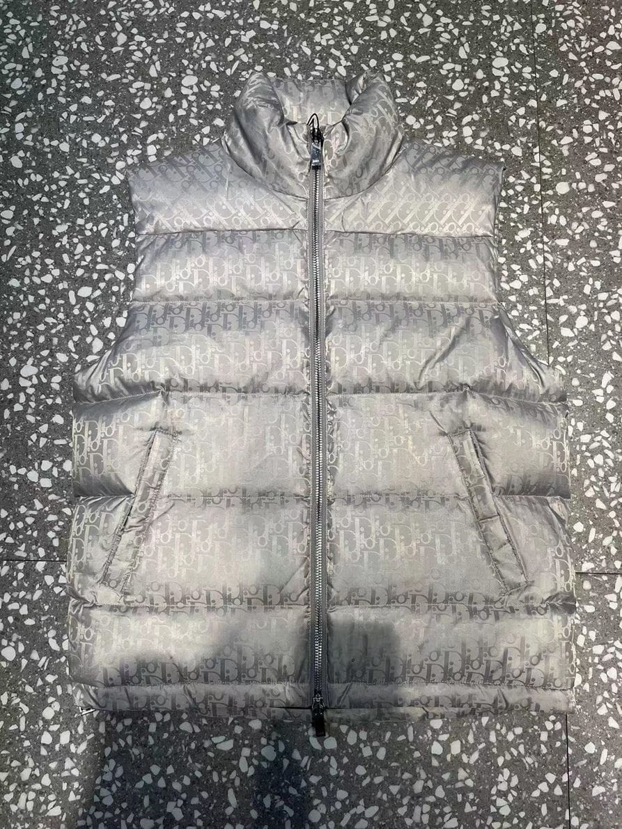 DIOR OBLIQUE SLEEVELESS DOWN JACKET – DRC015