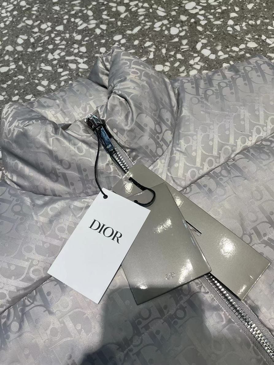 DIOR OBLIQUE SLEEVELESS DOWN JACKET – DRC015