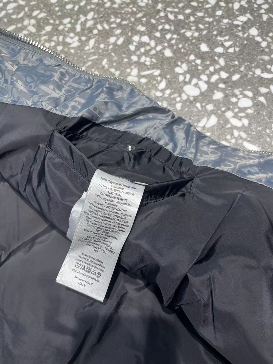DIOR OBLIQUE SLEEVELESS DOWN JACKET – DRC016