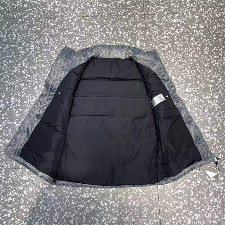 DIOR OBLIQUE SLEEVELESS DOWN JACKET – DRC016