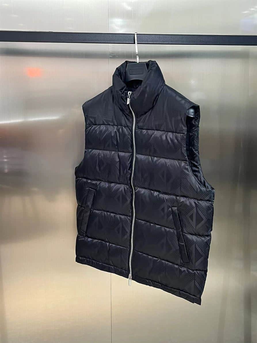 DIOR SLEEVELESS DOWN JACKET – DRC017