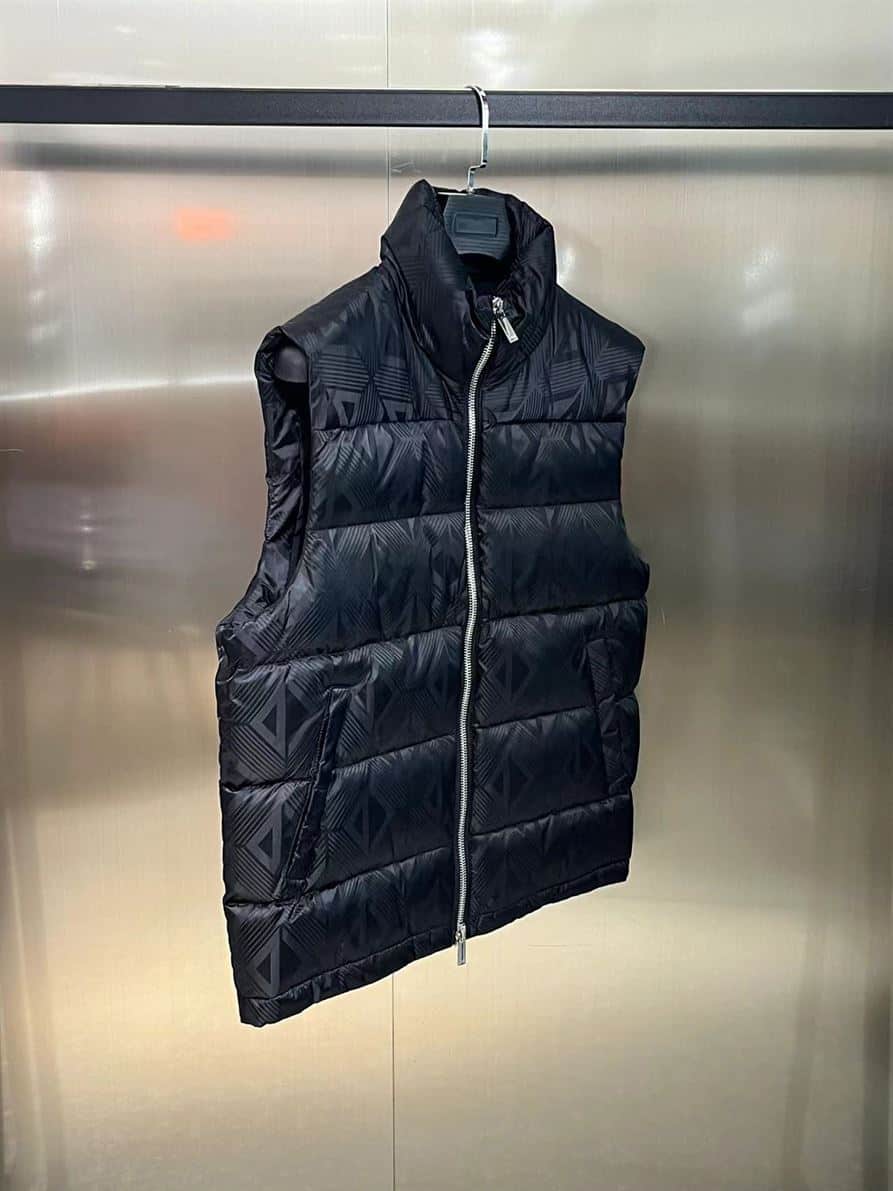DIOR SLEEVELESS DOWN JACKET – DRC017