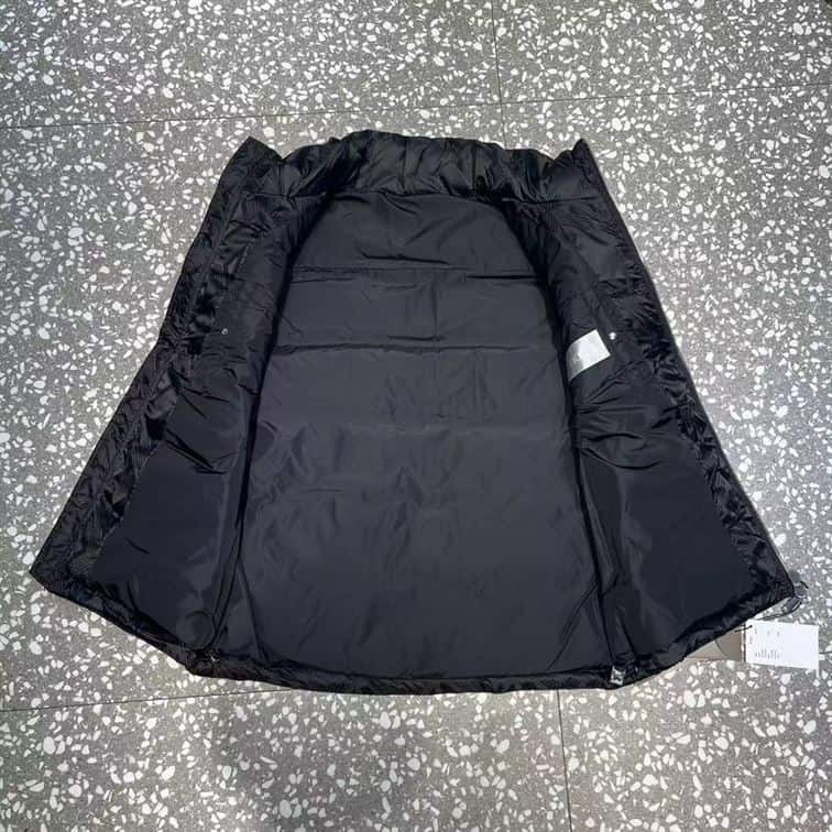 DIOR SLEEVELESS DOWN JACKET – DRC017