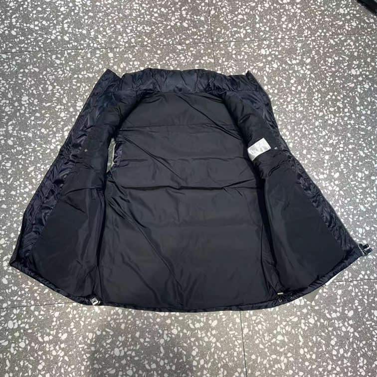 DIOR SLEEVELESS DOWN JACKET – DRC018