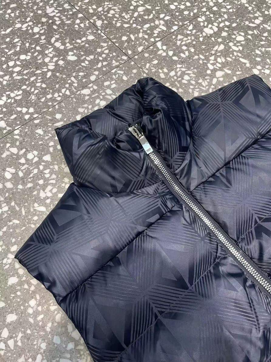 DIOR SLEEVELESS DOWN JACKET – DRC018