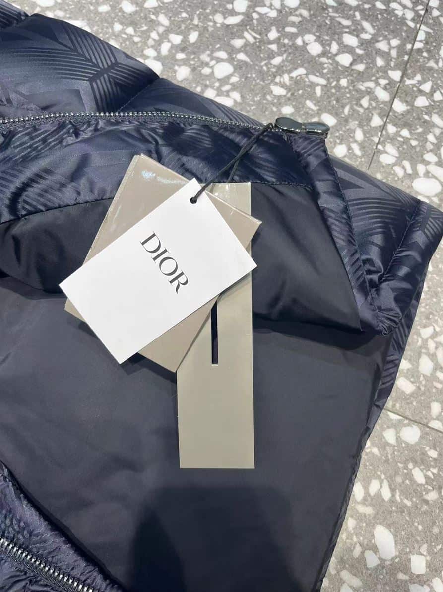 DIOR SLEEVELESS DOWN JACKET – DRC018