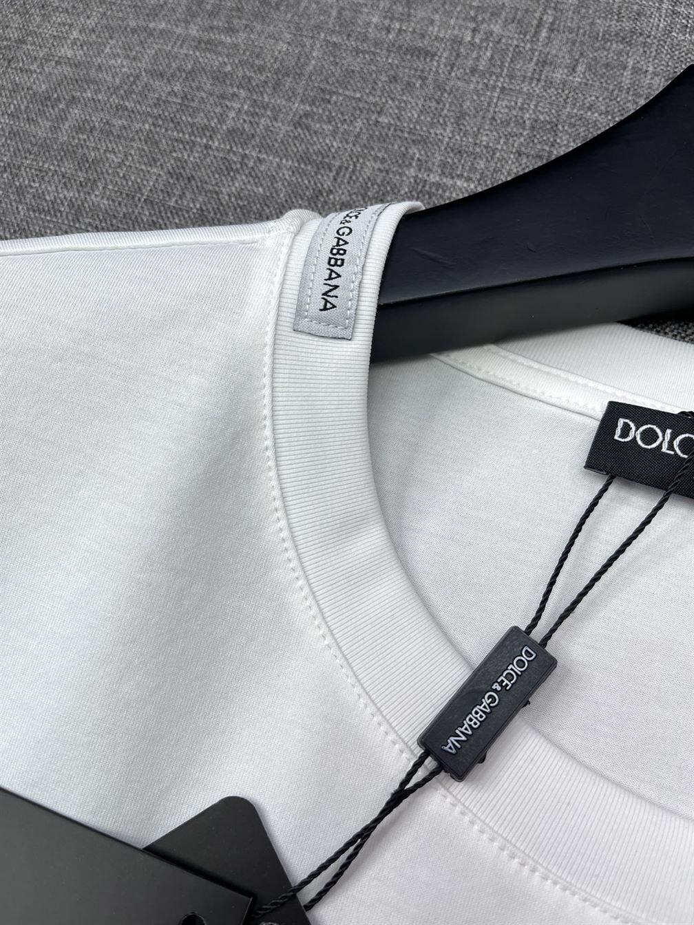 DOLCE & GABBANA COTTON T-SHIRT WITH DG PATCH – DT010