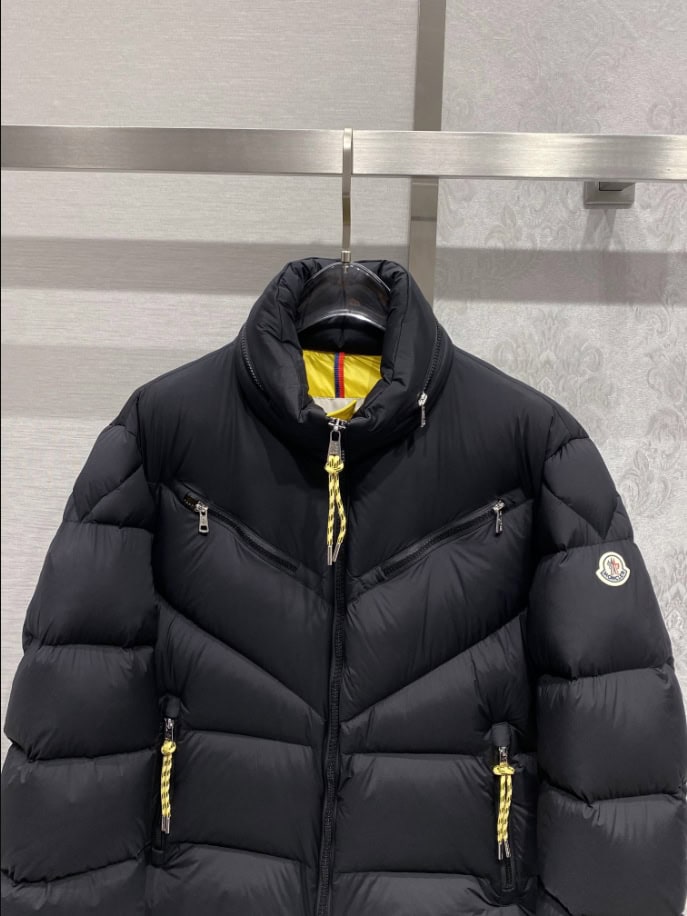 MONCLER Short Down Black Coat – MC147