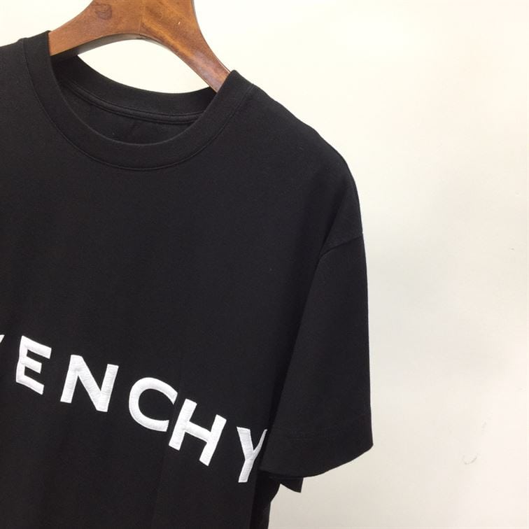 GIVENCHY 4G EMBROIDERED SLIM FIT T-SHIRT IN BLACK – GTS005