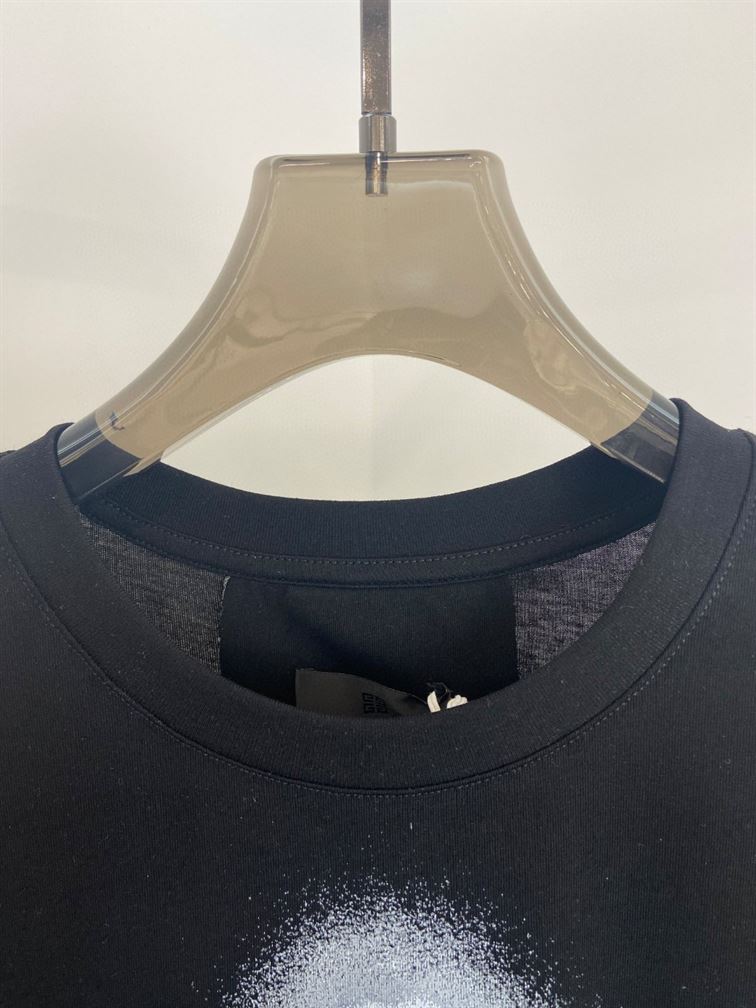 GIVENCHY 4G T-SHIRT WITH TAG EFFECT MOON PRINT IN BLACK – GTS011