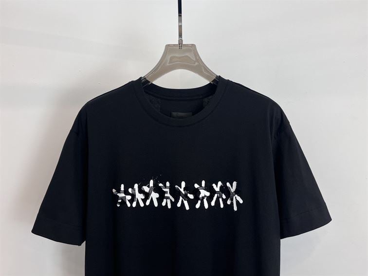 GIVENCHY SLIM FIT T-SHIRT WITH TAG EFFECT – GTS009