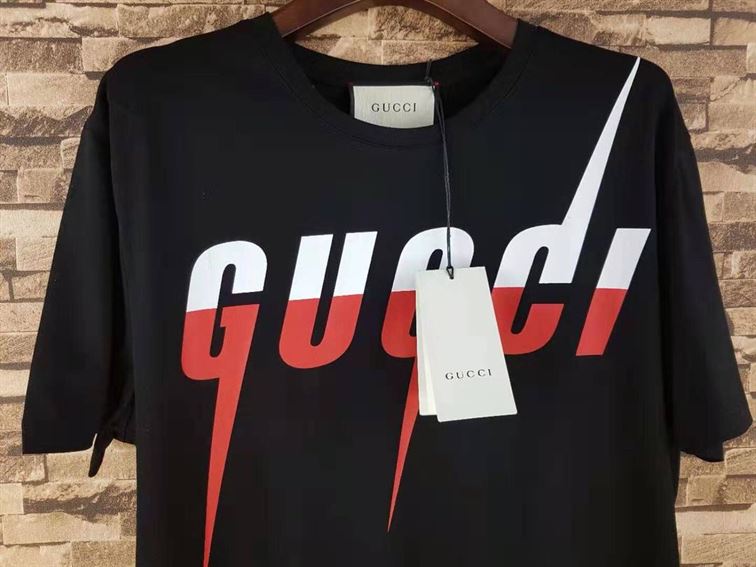 GUCCI BLACK COTTON T-SHIRT WITH GUCCI BLADE PRINT – GGS010