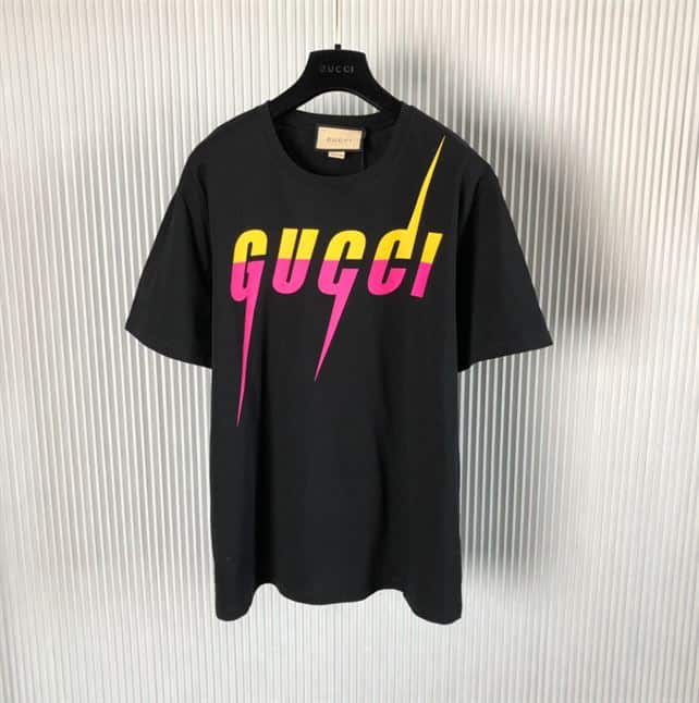 GUCCI COTTON T-SHIRT WITH GUCCI BLADE PRINT – GGS060