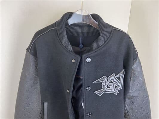 LOUIS VUITTON EMBOSSED LEATHER AND WOOL BLOUSON – LVC029