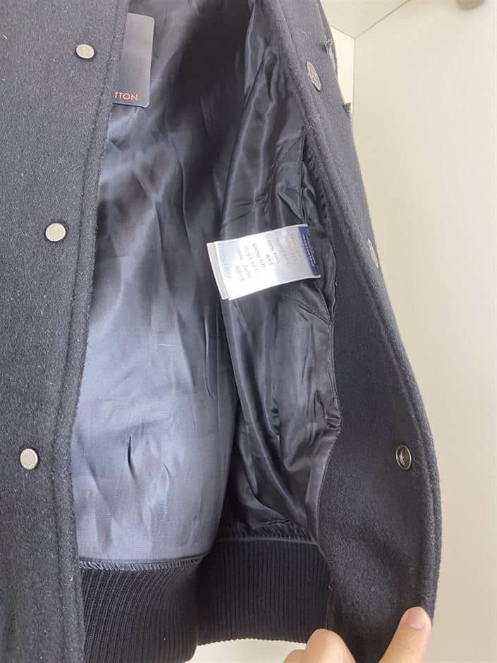 LOUIS VUITTON EMBOSSED LEATHER AND WOOL BLOUSON – LVC029