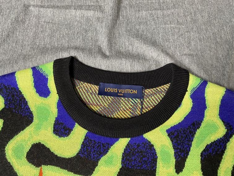 LOUIS VUITTON GRAPHIC CREWNECK – LVH043