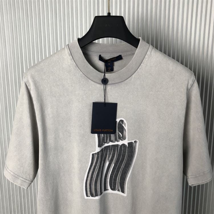 LOUIS VUITTON GRAPHIC LV SIGNATURE T-SHIRT – LVTS071