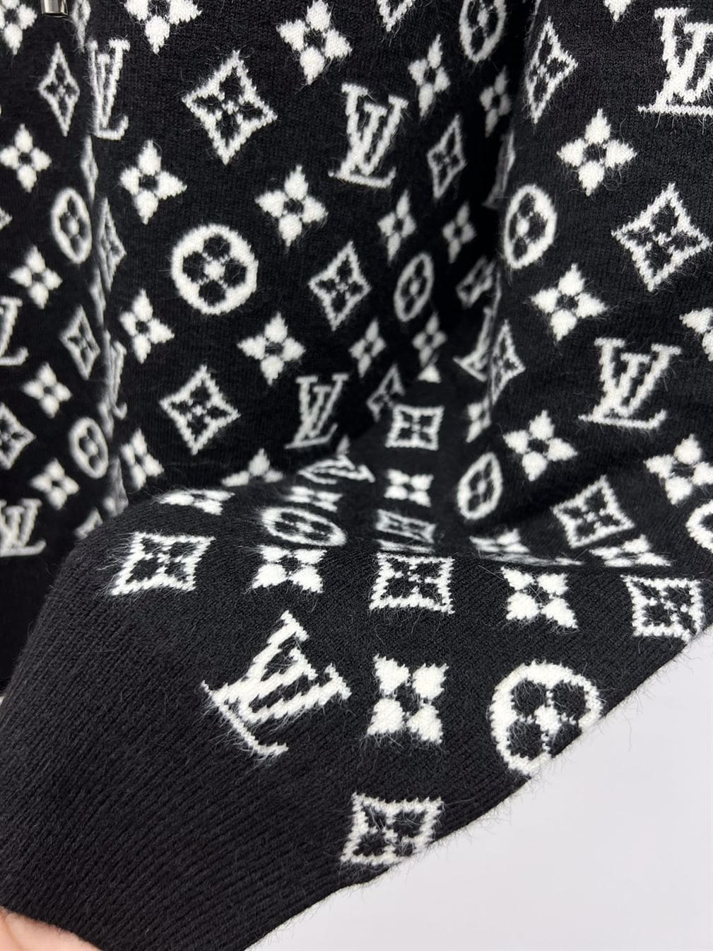 LOUIS VUITTON HOODIE – LVH022