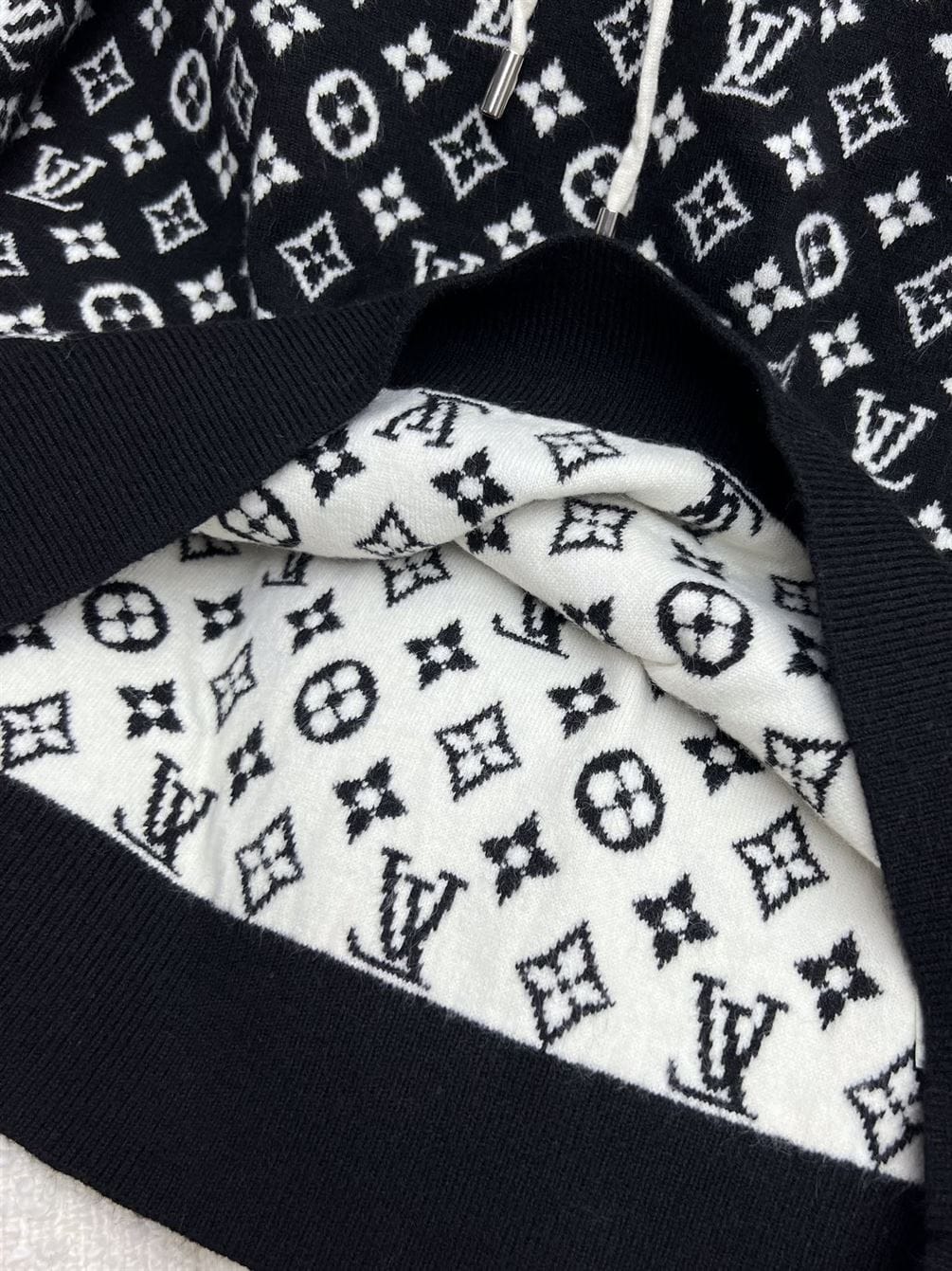 LOUIS VUITTON HOODIE – LVH022