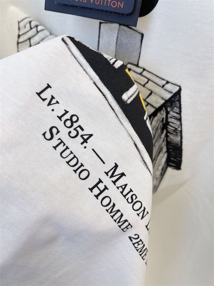 LOUIS VUITTON HOUSE PRINTED T-SHIRT – LVTS043