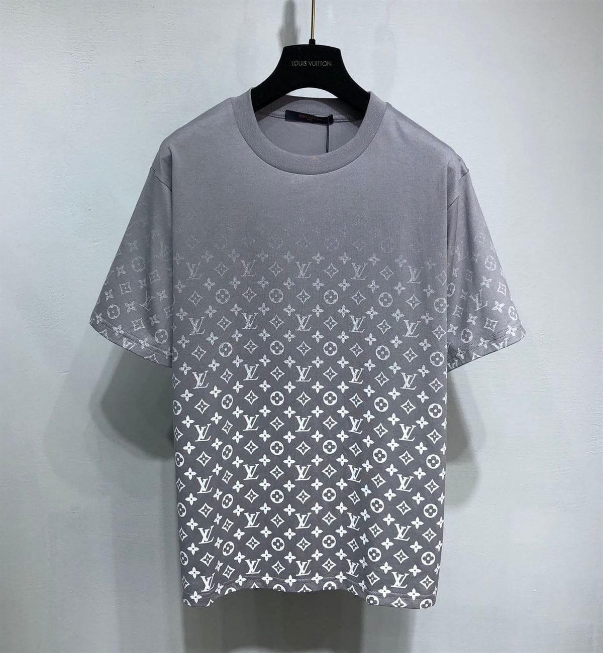 LOUIS VUITTON LVSE MONOGRAM GRADIENT T-SHIRT – LVTS055