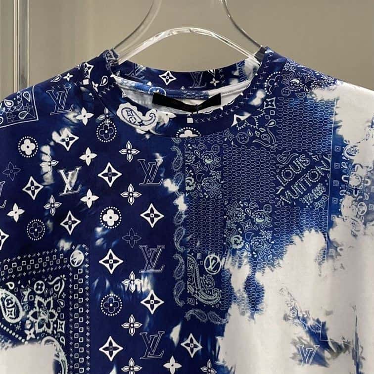 LOUIS VUITTON MONOGRAM BANDANA PRINTED T-SHIRT BLUE WHITE – LVTS045