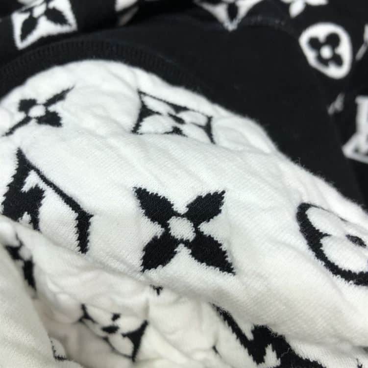 LOUIS VUITTON MONOGRAM BLACK & WHITE SWEATSHIRT – LVH007
