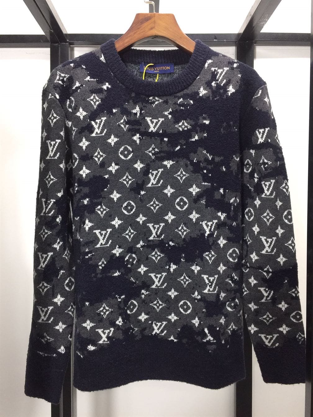 LOUIS VUITTON MONOGRAM CREWNECK – LVH001