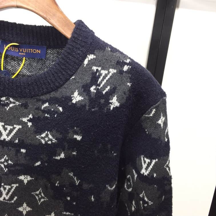 LOUIS VUITTON MONOGRAM CREWNECK – LVH001