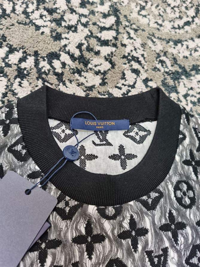 LOUIS VUITTON MONOGRAM T-SHIRT – LVTS040