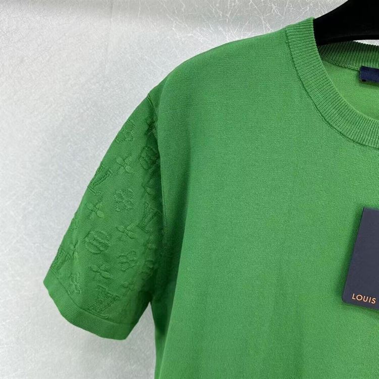 LOUIS VUITTON SHORT-SLEEVED SIGNATURE CREWNECK – LVTS070