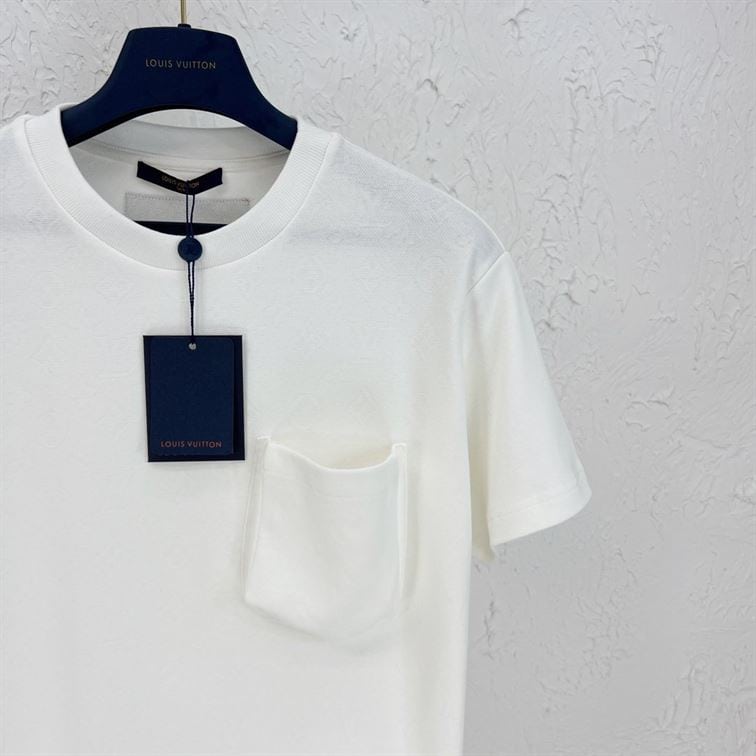 LOUIS VUITTON SIGNATURE 3D POCKET MONOGRAM T-SHIRT – LVTS047