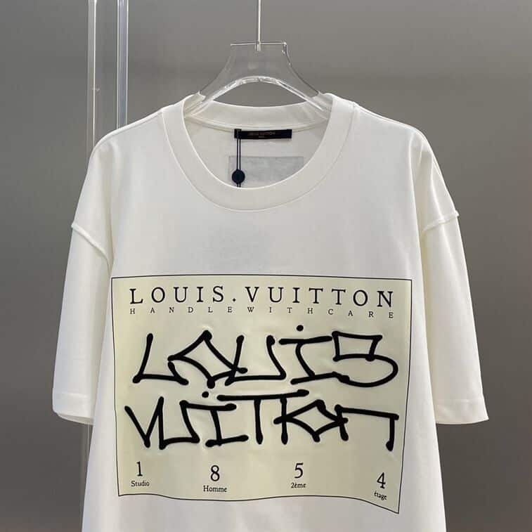 LOUIS VUITTON SIGNATURE PRINT T-SHIRT – LVTS046