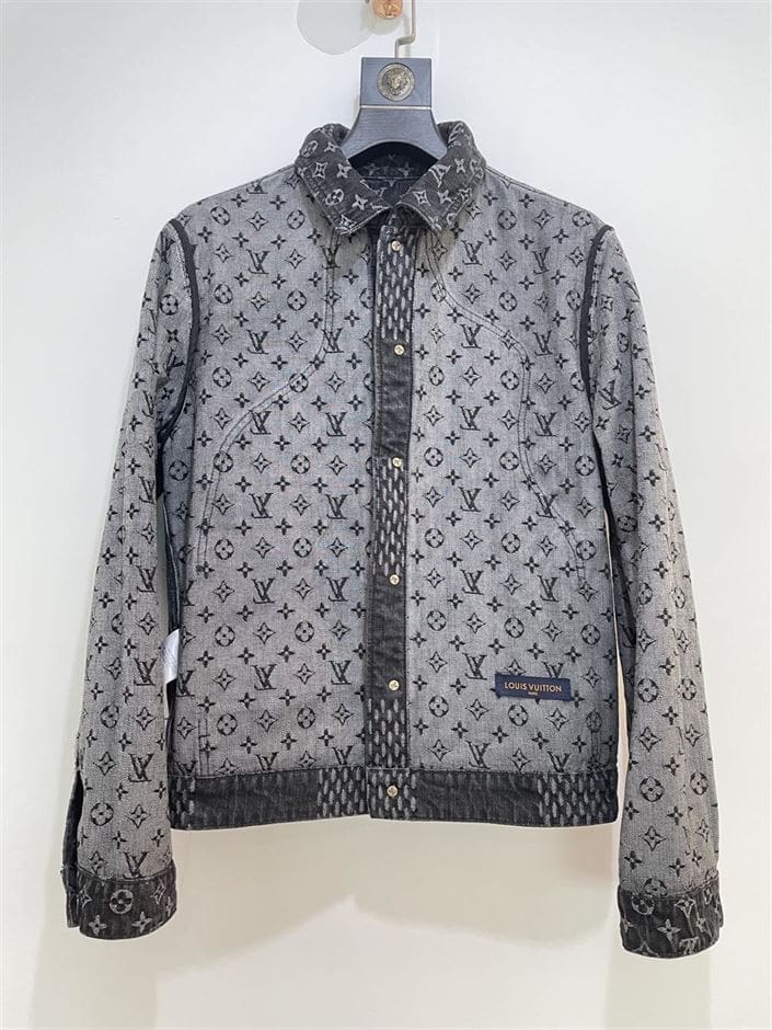 LOUIS VUITTON X NIGO GIANT DAMIER WAVES MNGM DENIM JACKET NOIR – LVC001