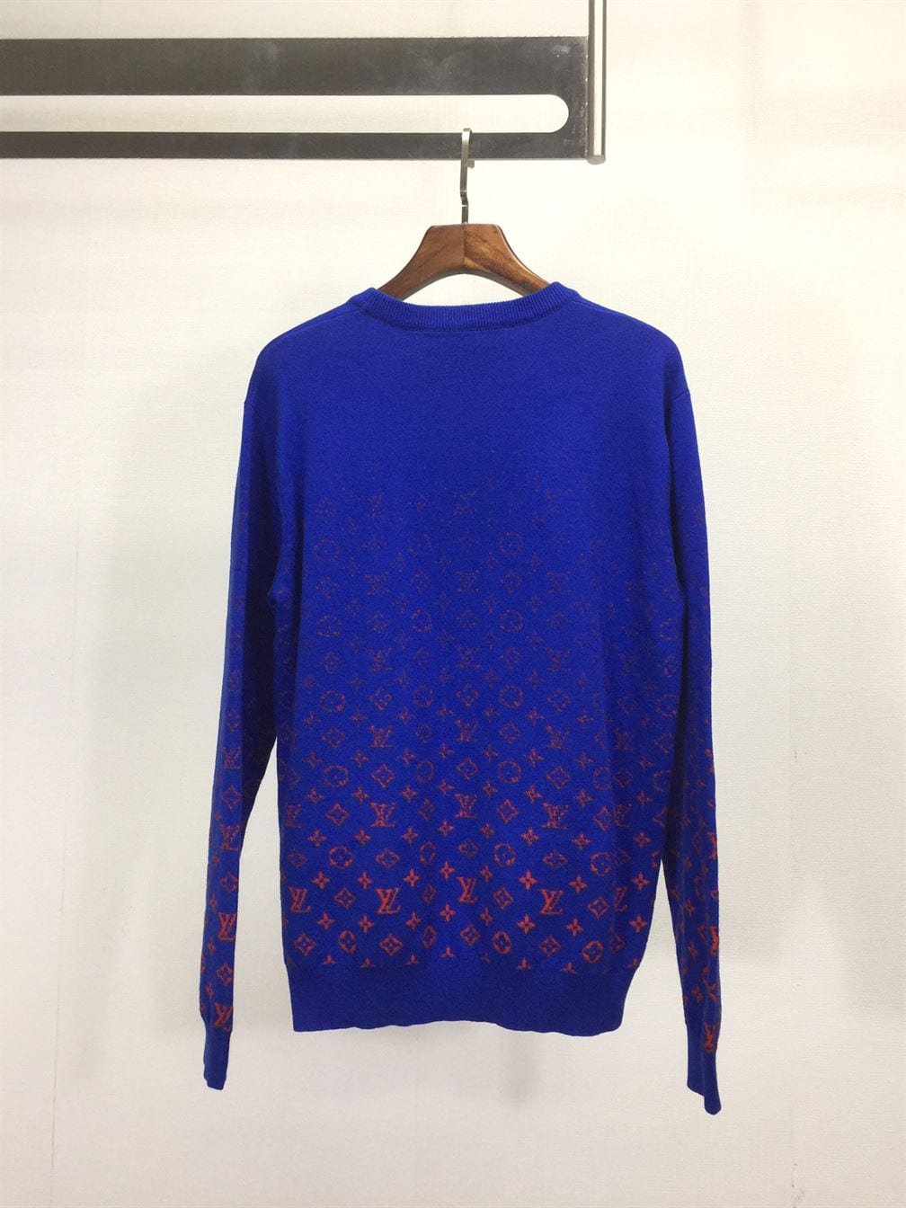 LVSE MONOGRAM DEGRADÉ CREWNECK – LVH008