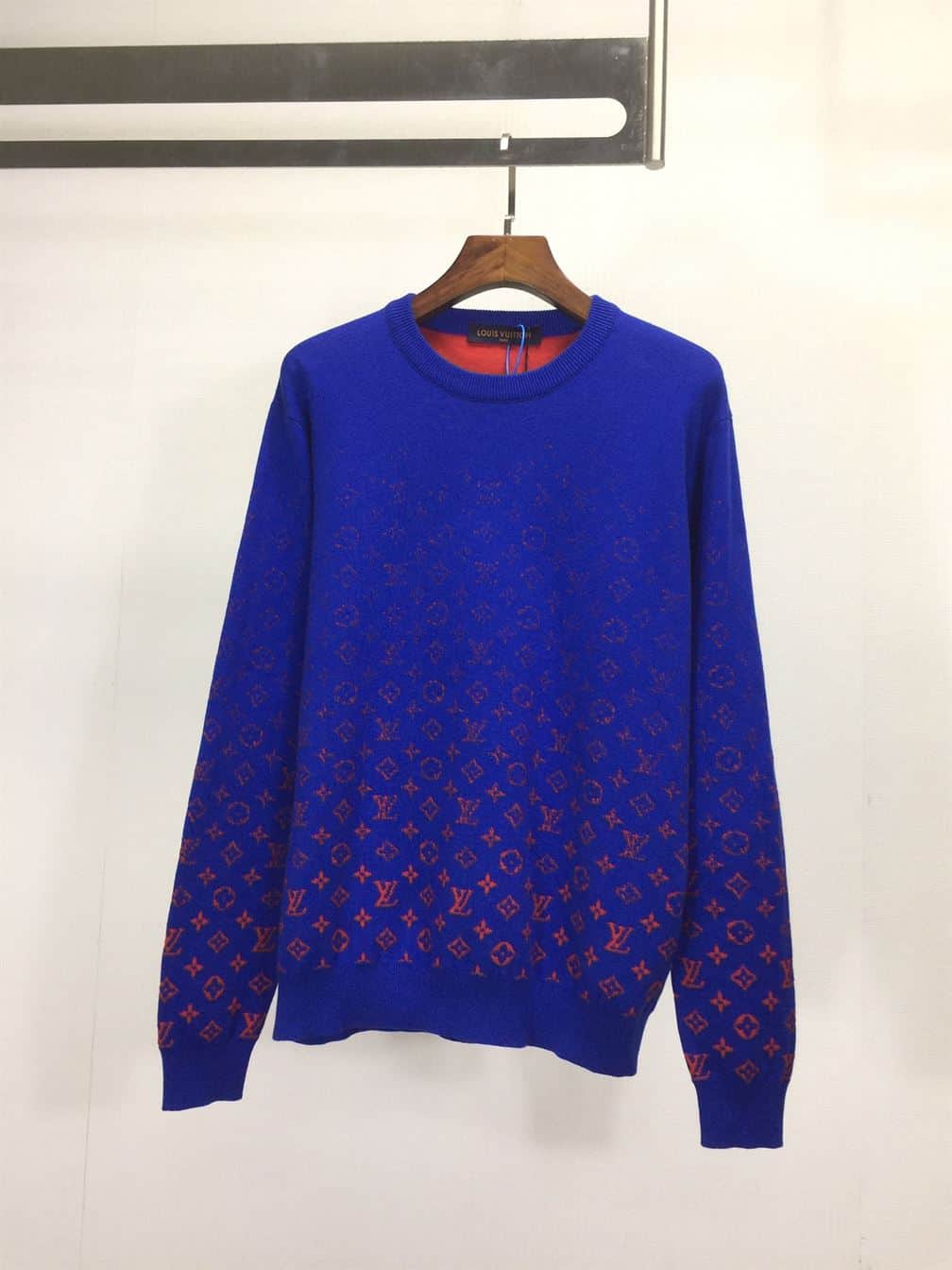 LVSE MONOGRAM DEGRADÉ CREWNECK – LVH008