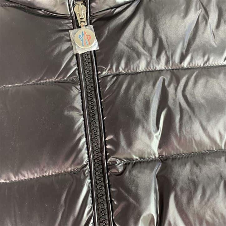 MONCLER ACORUS SHORT DOWN JACKET – MC106