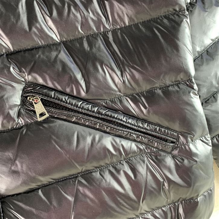MONCLER ACORUS SHORT DOWN JACKET – MC106