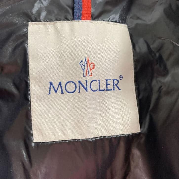 MONCLER ACORUS SHORT DOWN JACKET – MC106