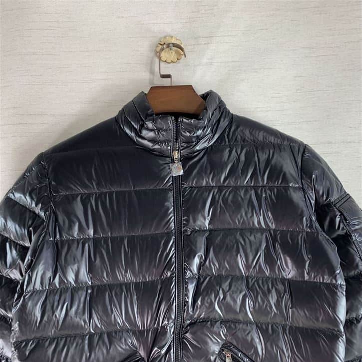 MONCLER ACORUS SHORT DOWN JACKET – MC106